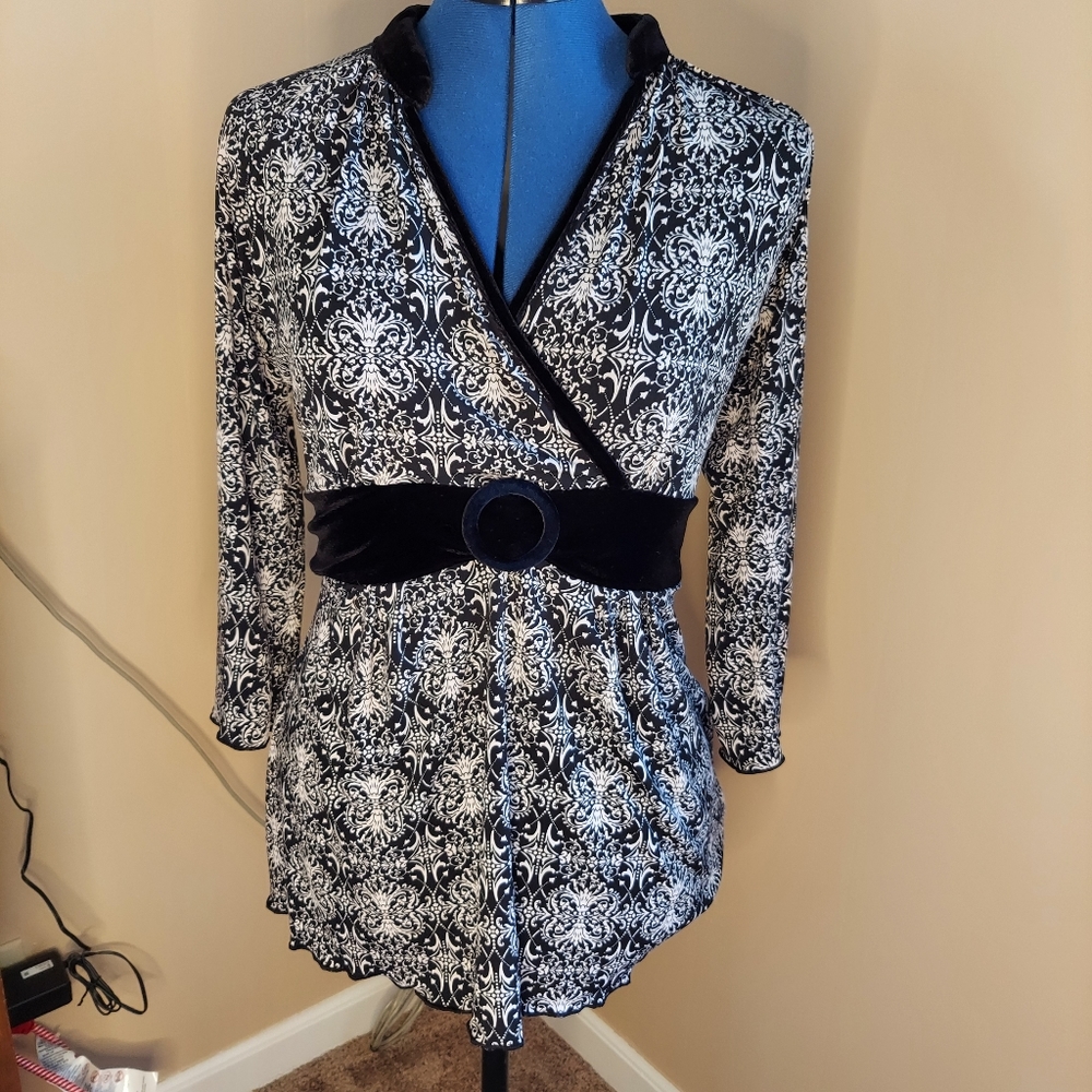 new directions Small Y2K Kimono Wrap Black and White Top with Velvet Belt